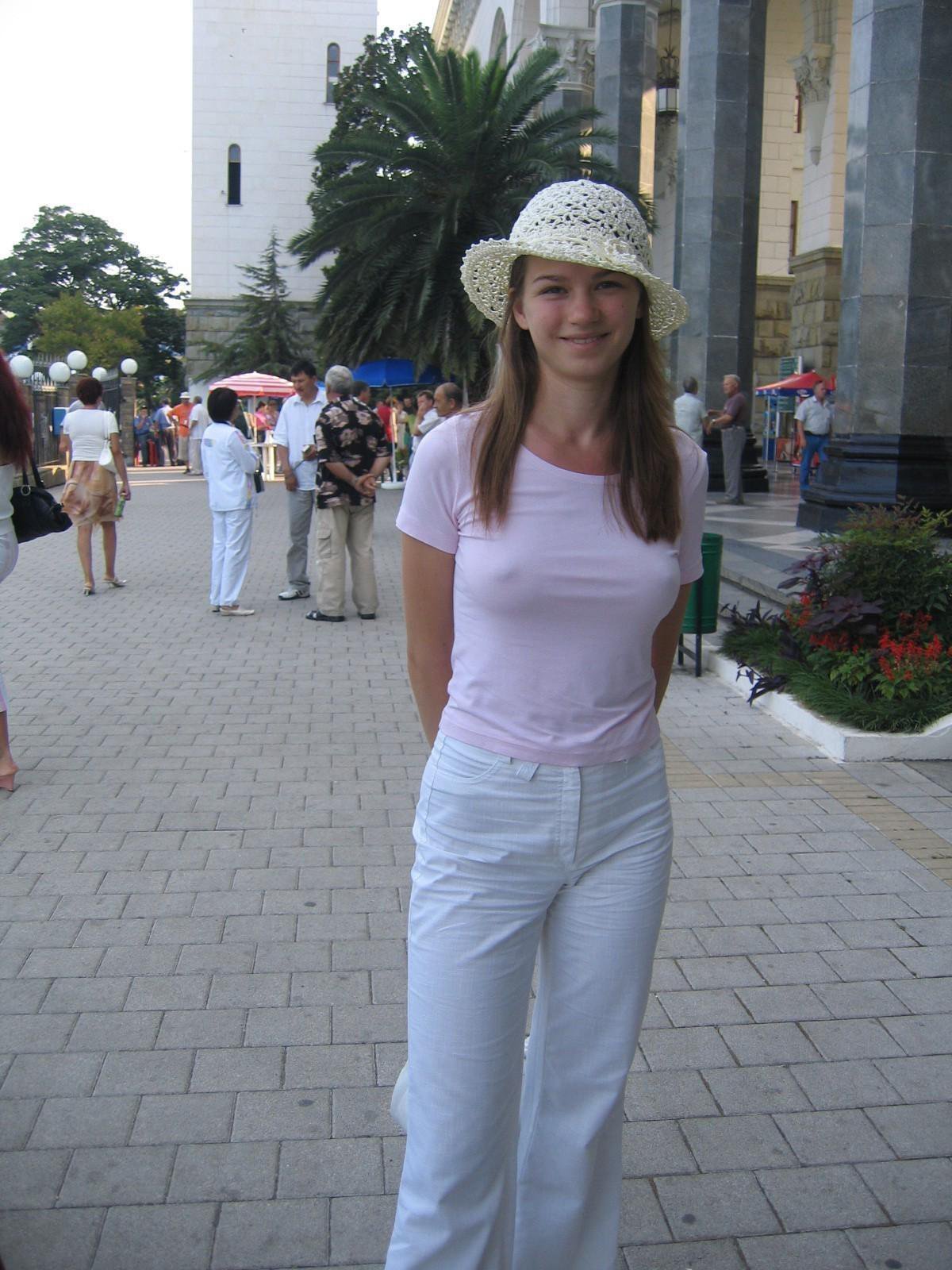 perky-braless-babe